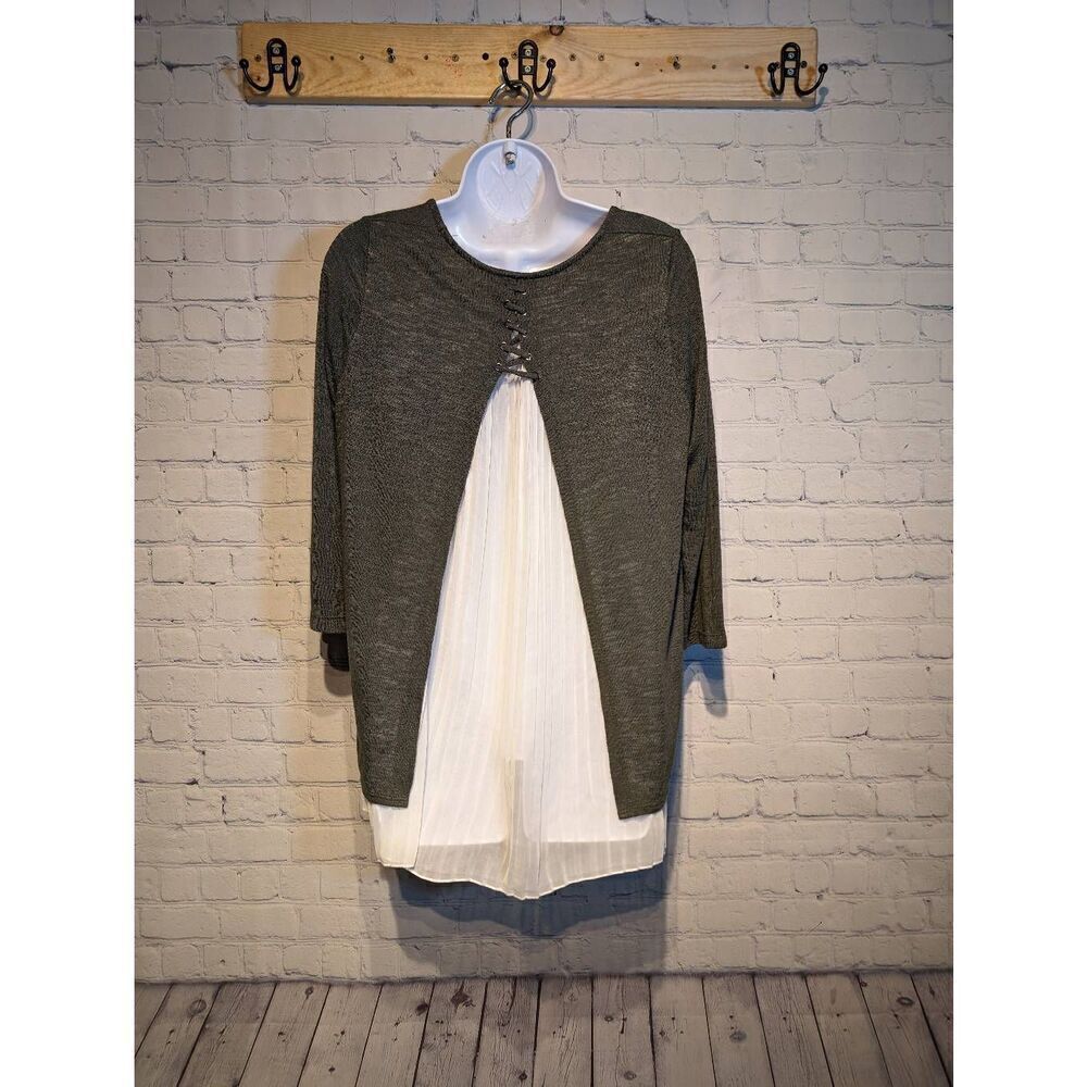 W5 loose fit open back top size large